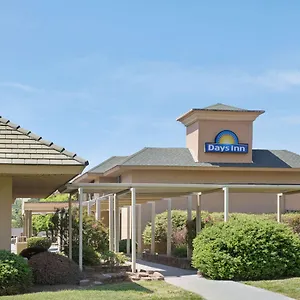 https://days-inn-charlotte-woodlawn-near-carowinds.1sthotelscharlotte.com